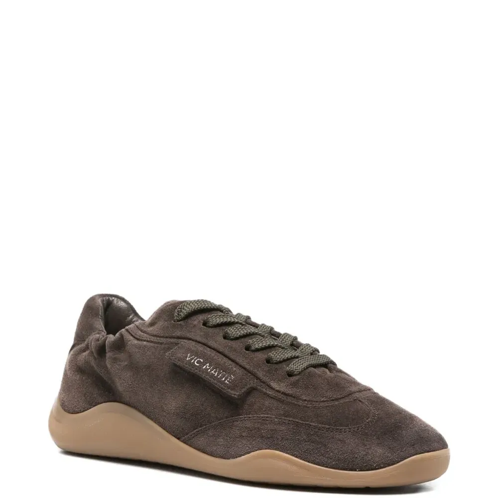 Замшевые кроссовки на шнуровке