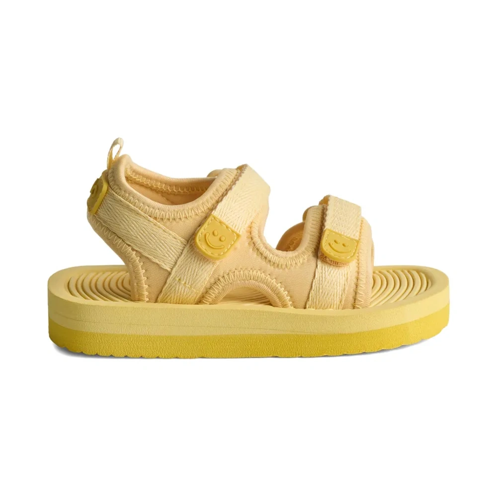 Сандалии с ремешками