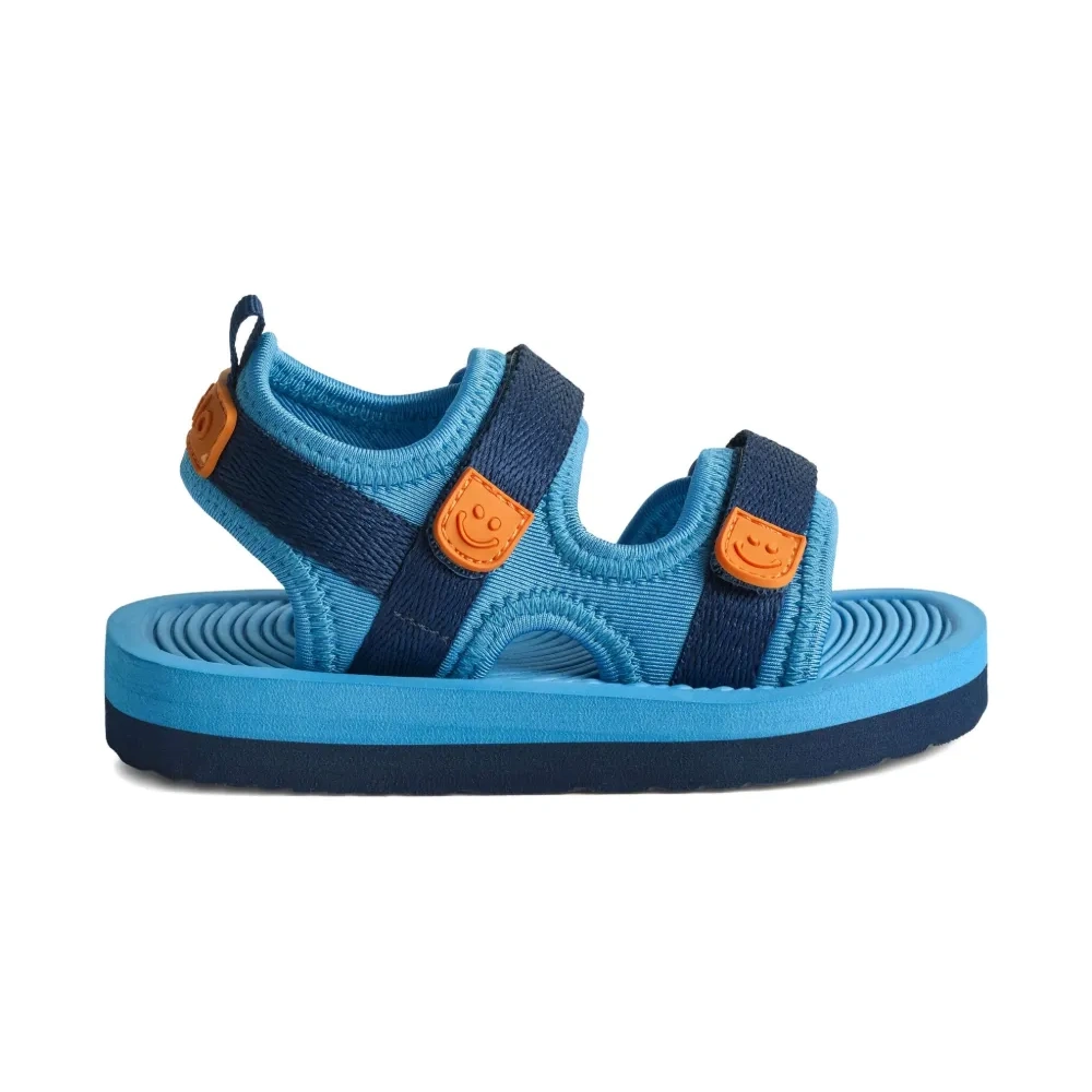 Сандалии с ремешками