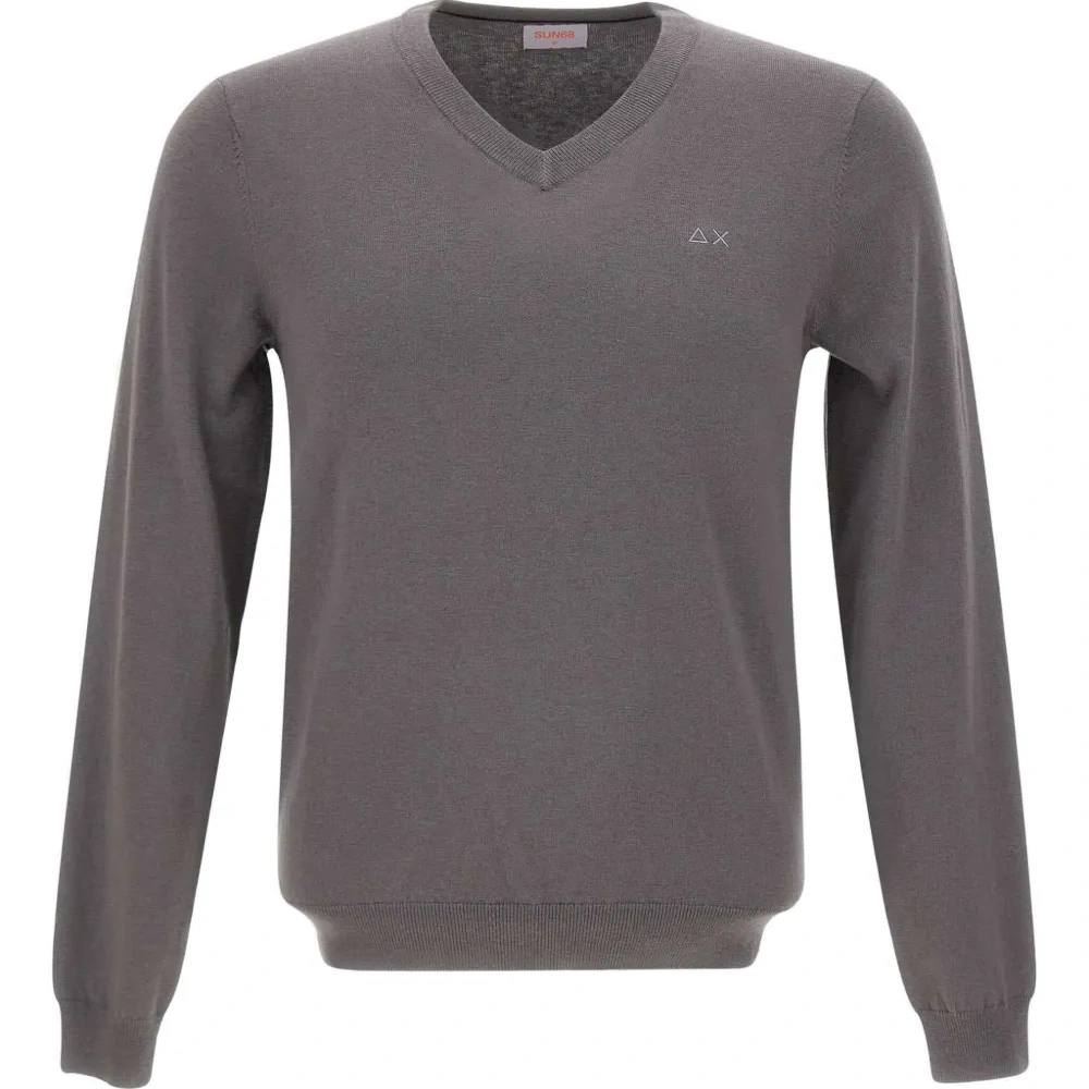 Свитер с V-образным вырезом и вышивкой