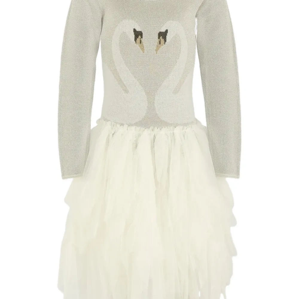 Платье из тюля с украшением в виде лебедя