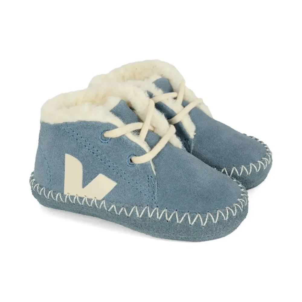 Замшевые ботинки на шнуровке