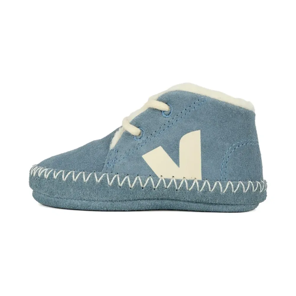 Замшевые ботинки на шнуровке