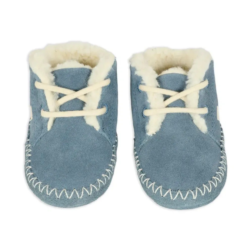 Замшевые ботинки на шнуровке