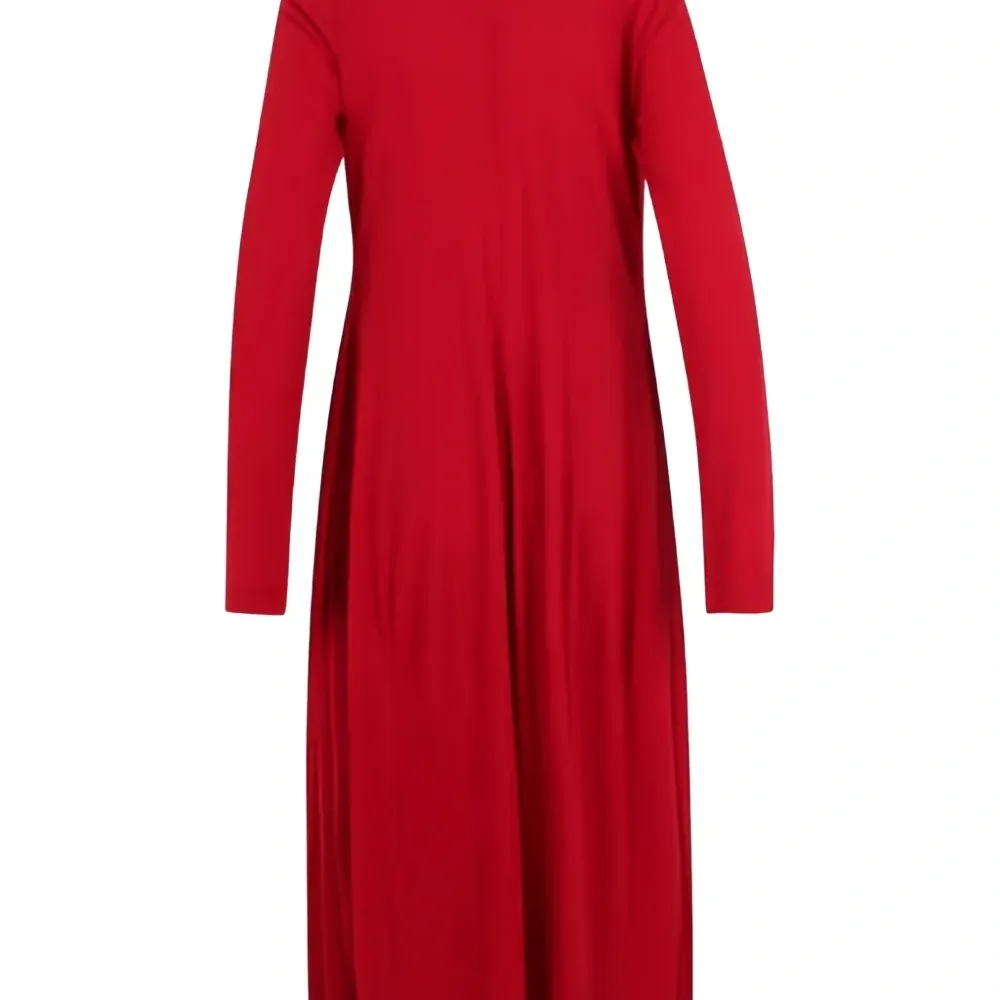 Платье с длинными рукавами