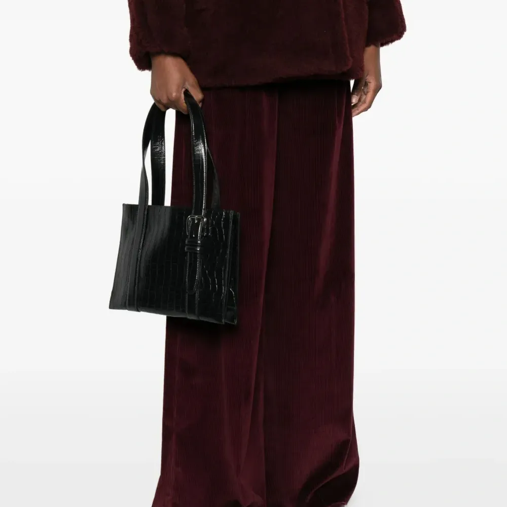 Плечевая сумка с тиснением под крокодила