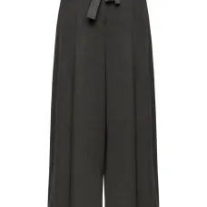 Плиссированные шорты с поясом Плиссированные шорты с поясом