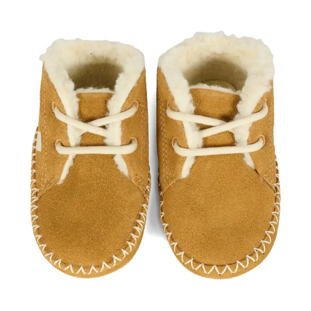 Замшевые кроссовки с логотипом