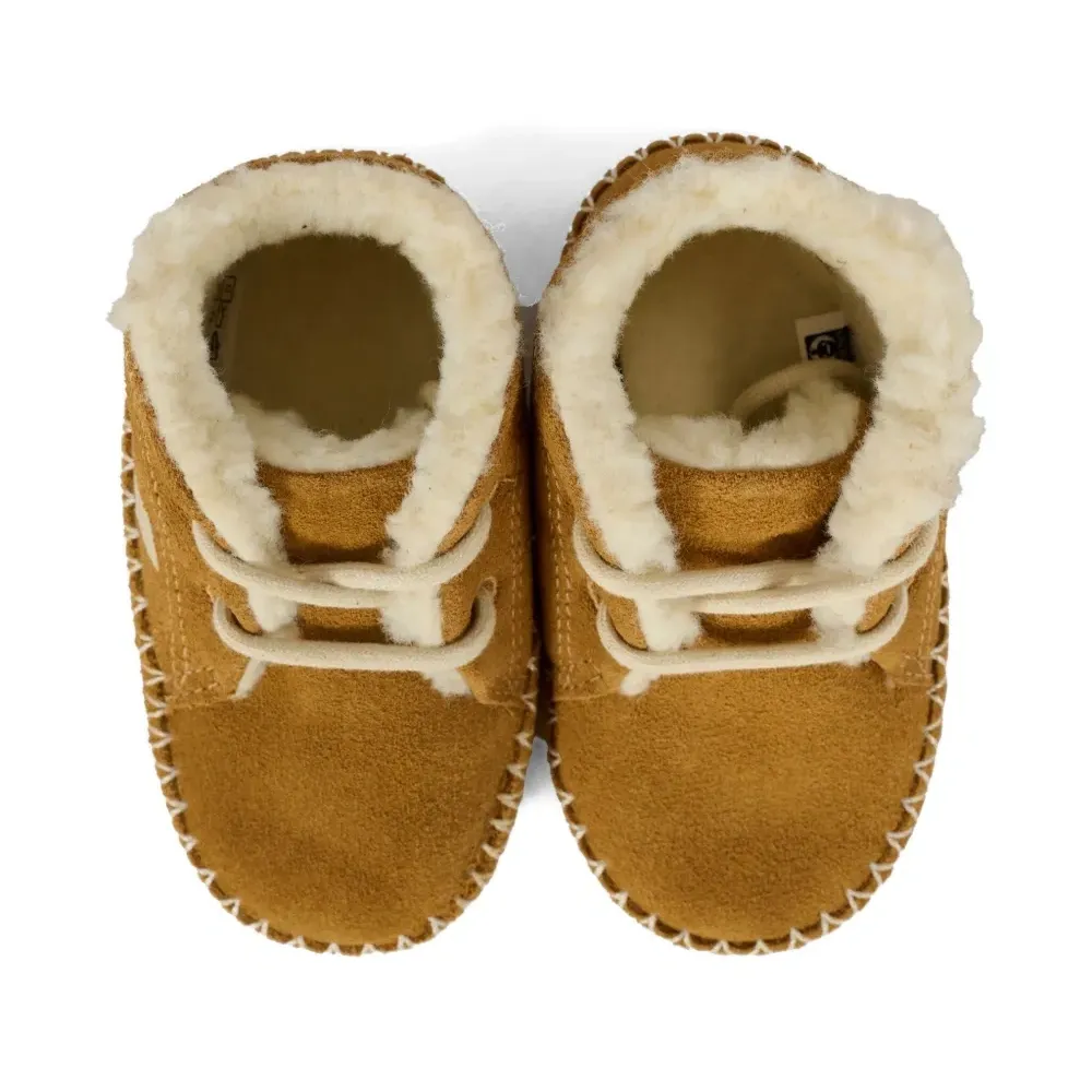 Замшевые кроссовки с логотипом