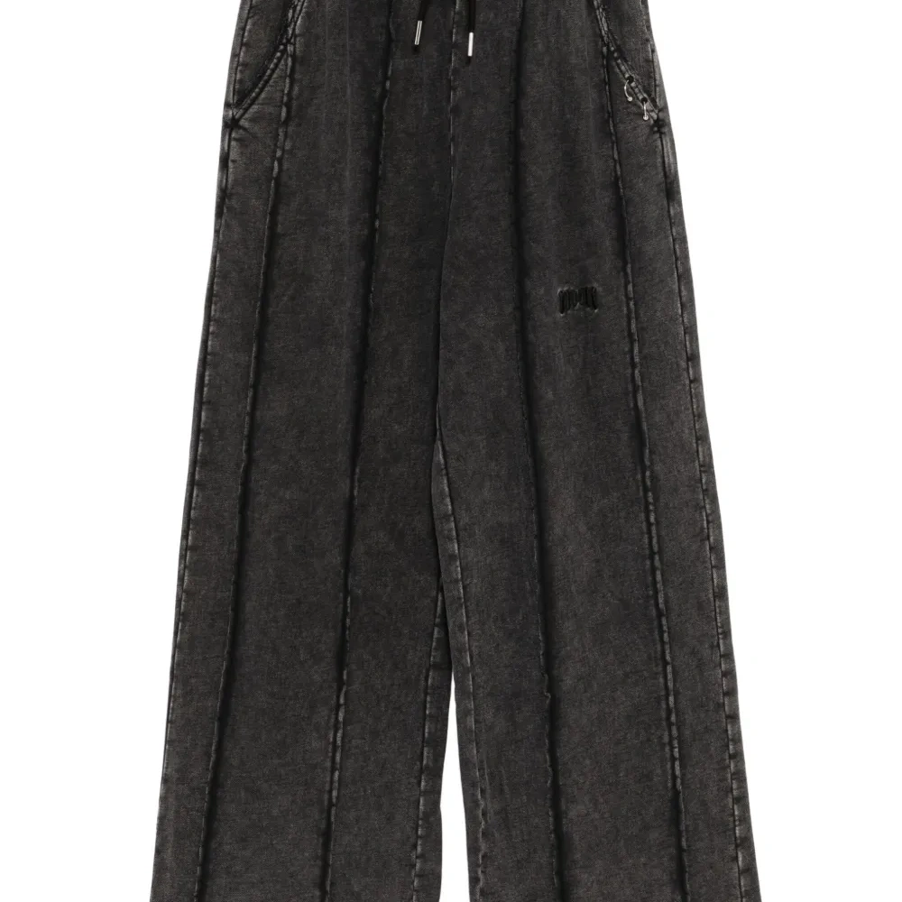 Брюки с вышитым логотипом