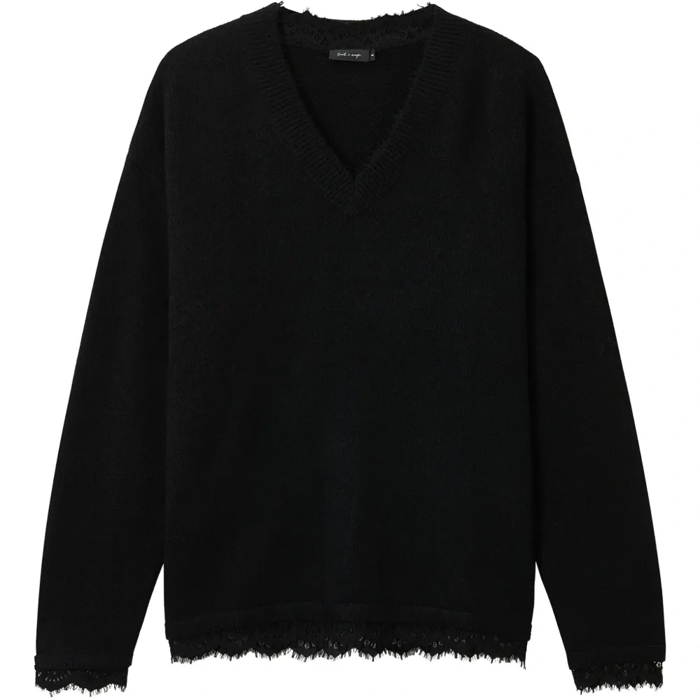 Свитер с V-образным вырезом и кружевной отделкой