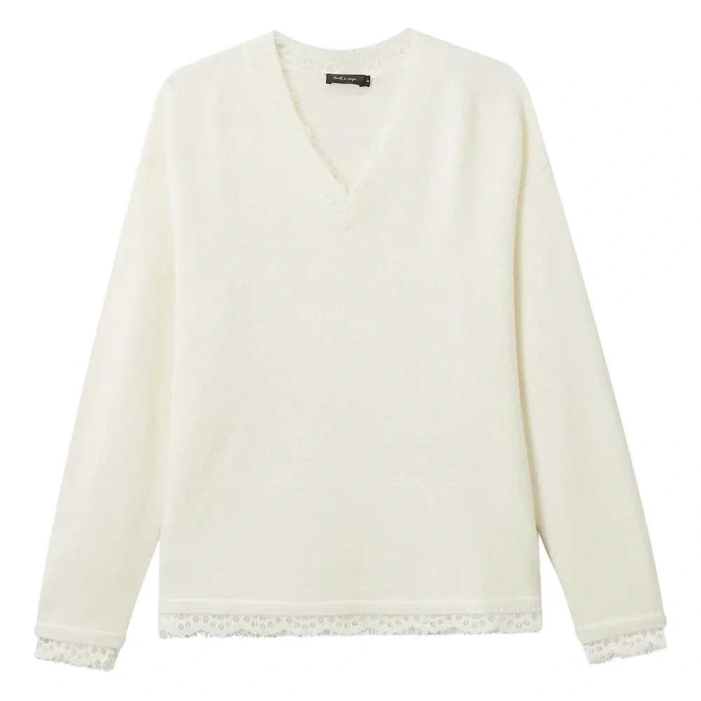 Свитер с V-образным вырезом и кружевной отделкой