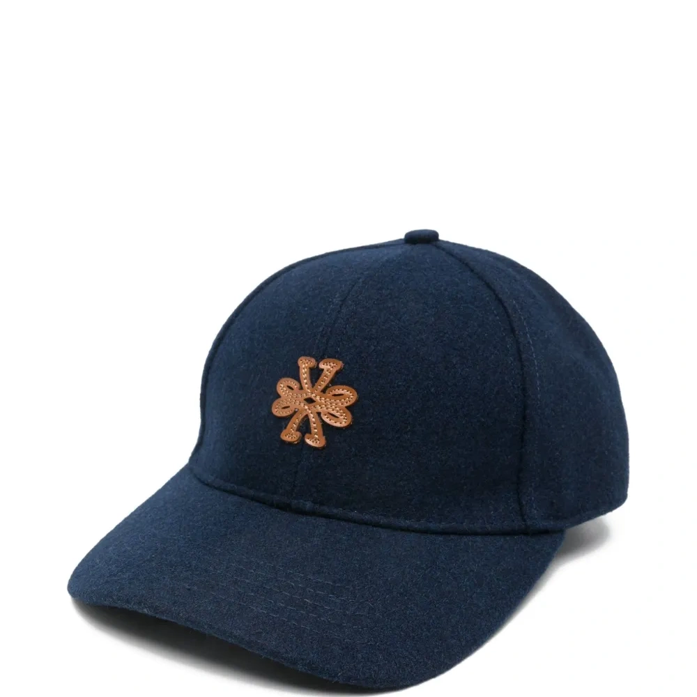 Кепка с логотипом