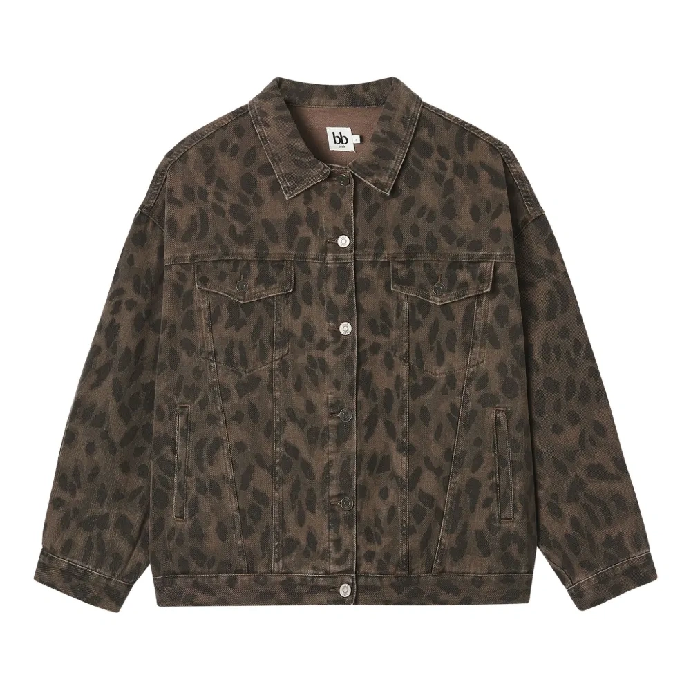 Джинсовая куртка с леопардовым узором