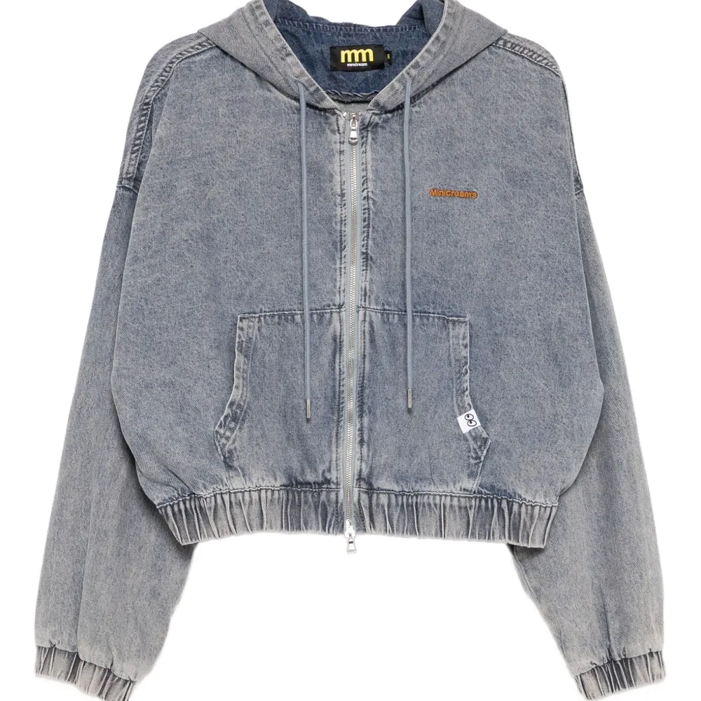 Куртка с вышитым логотипом