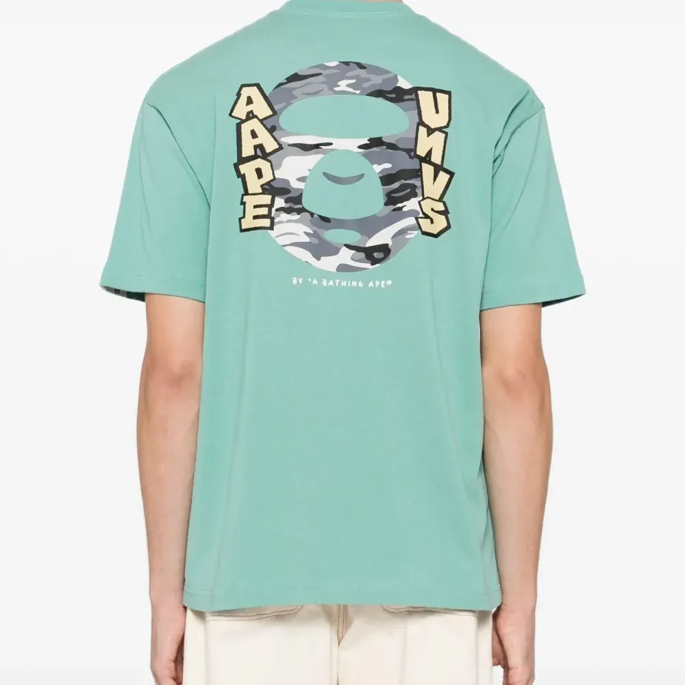 Футболка с логотипом