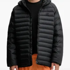 Куртка с капюшоном и логотипом