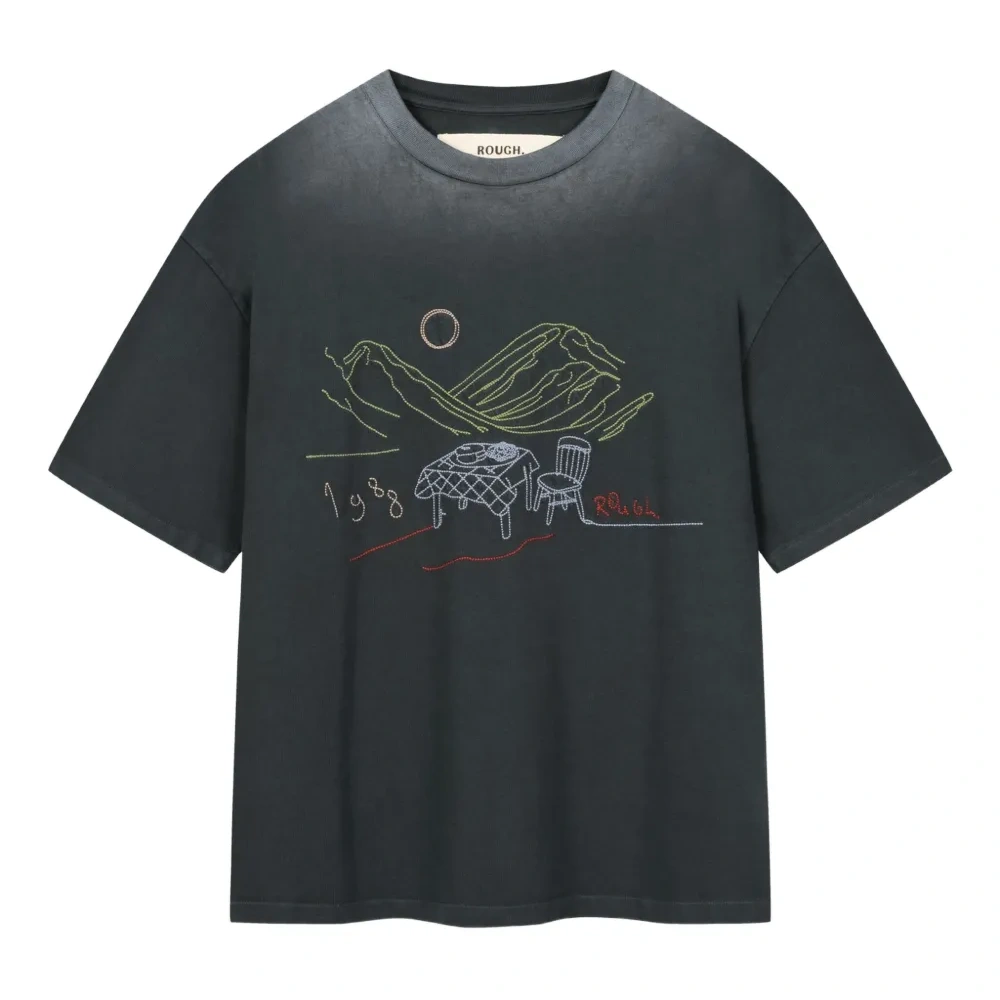 Футболка с вышитым логотипом