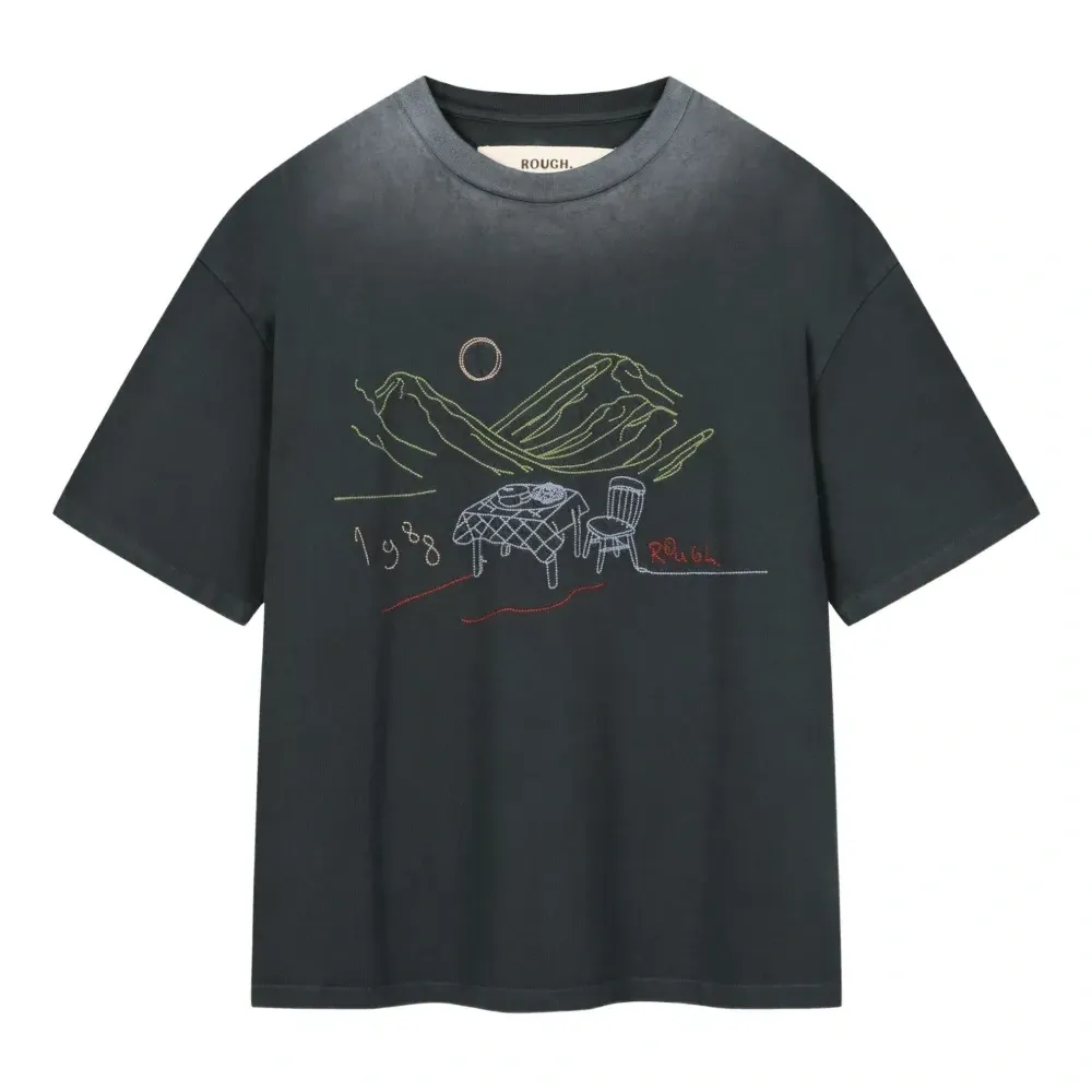 Футболка с вышитым логотипом