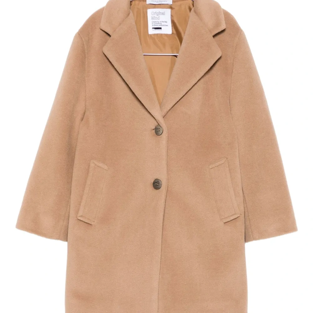 Однобортное пальто на пуговицах Однобортное пальто на пуговицах