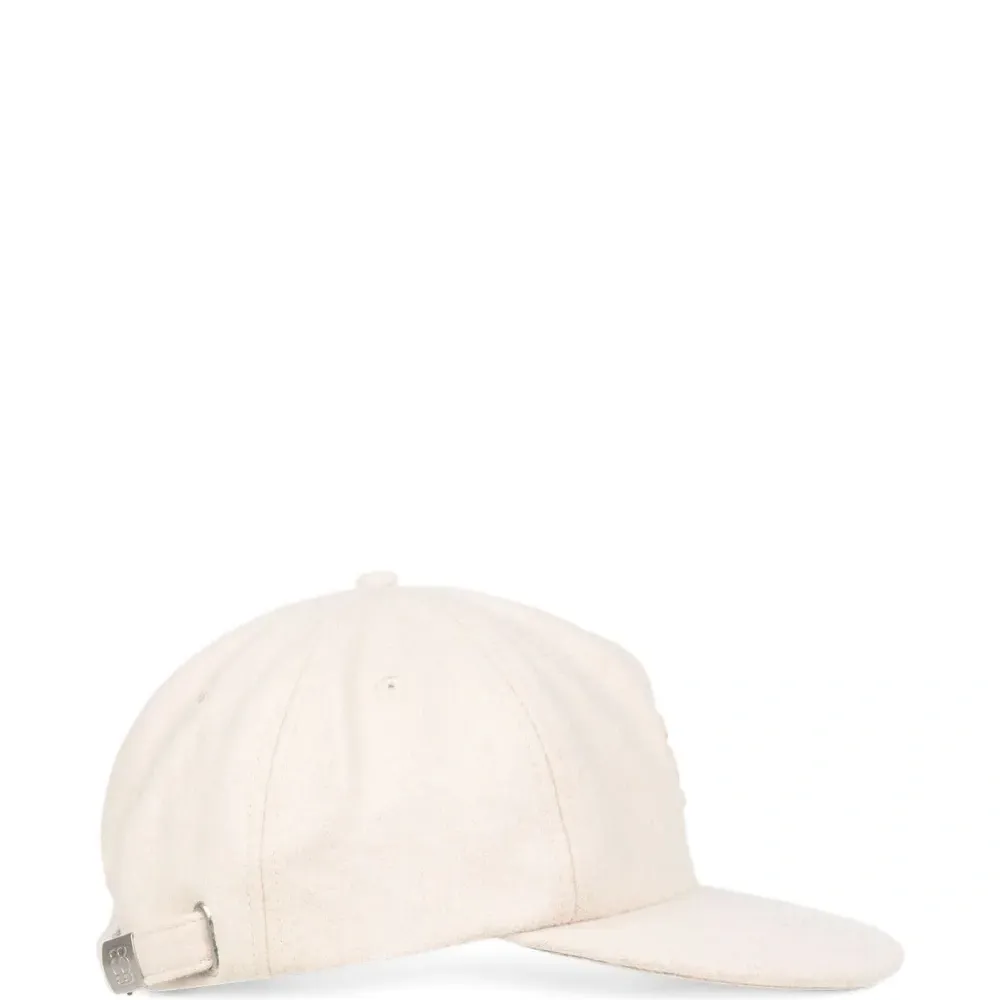 Бейсболка с нашивкой