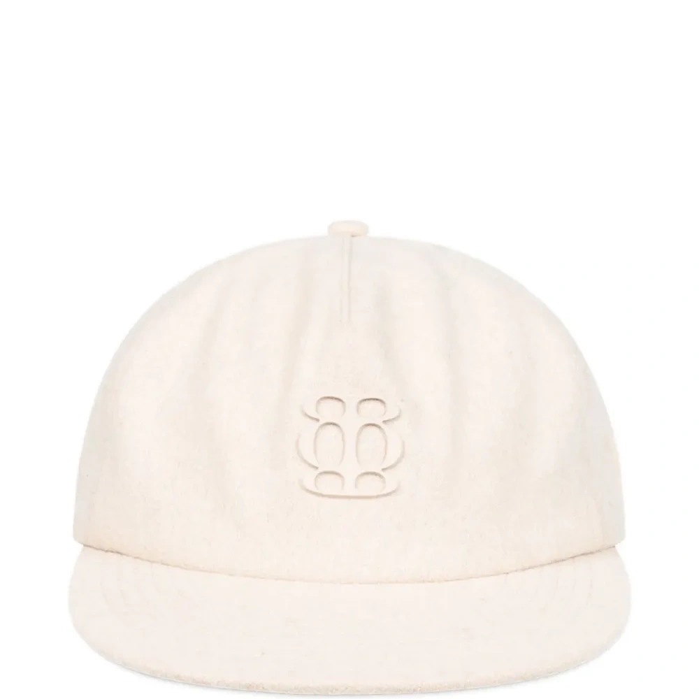 Бейсболка с нашивкой