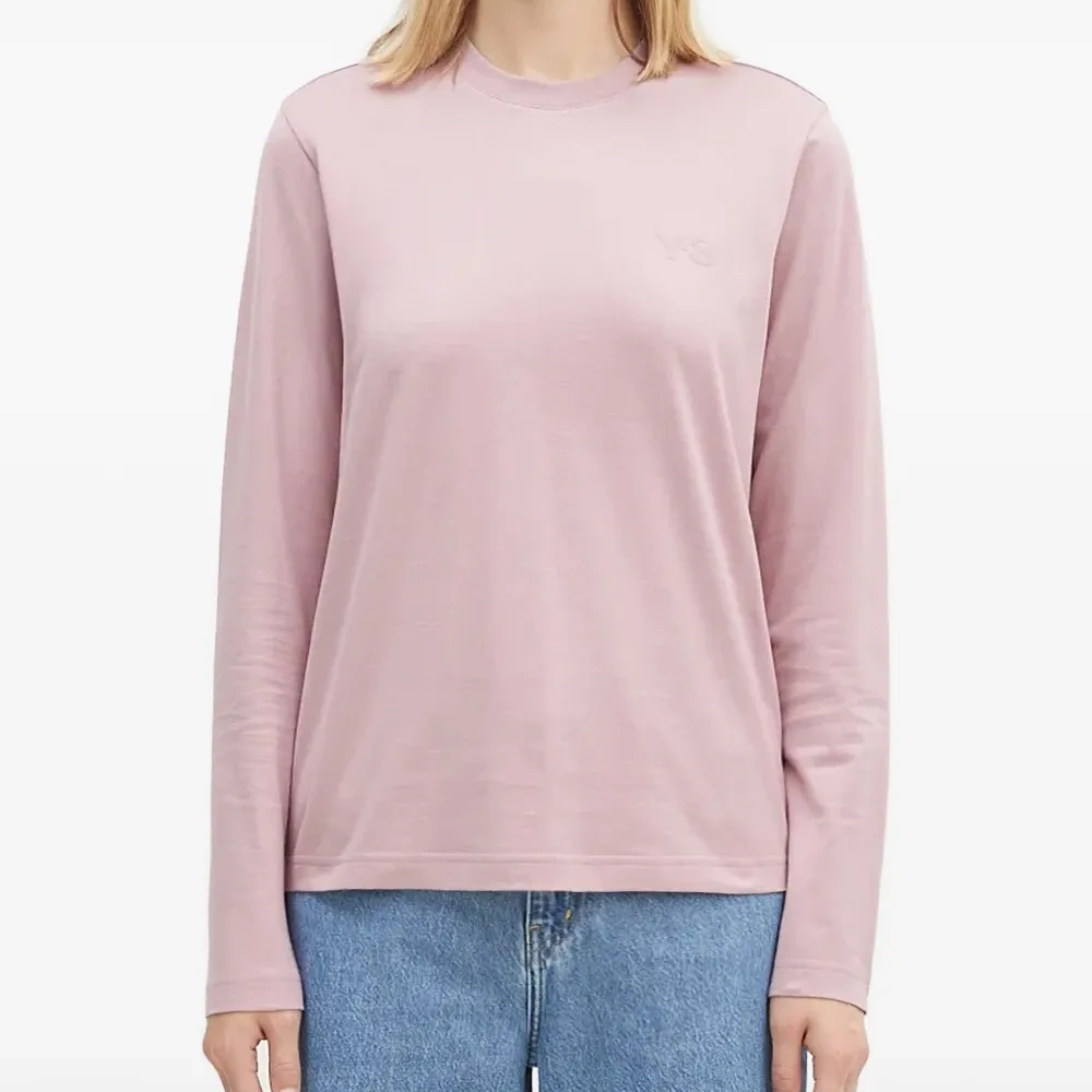 Топ с логотипом и круглым вырезом