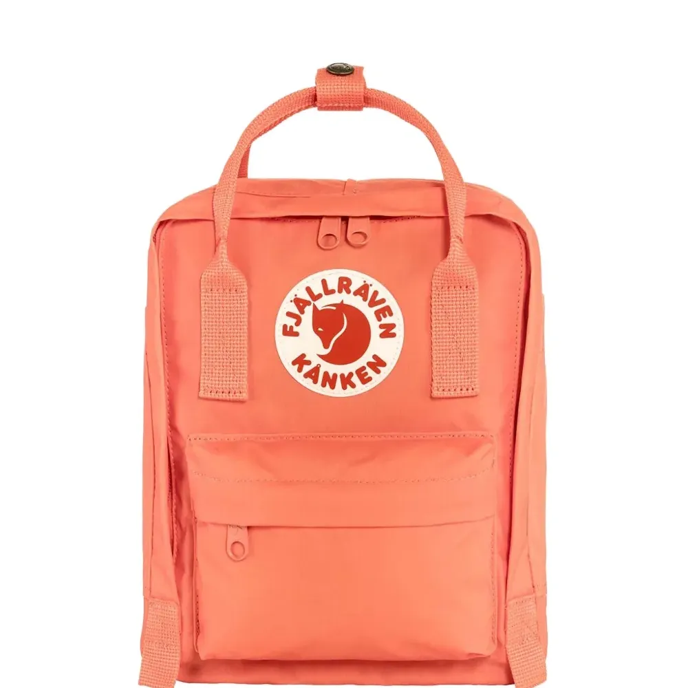 Рюкзак с нашивкой-логотипом