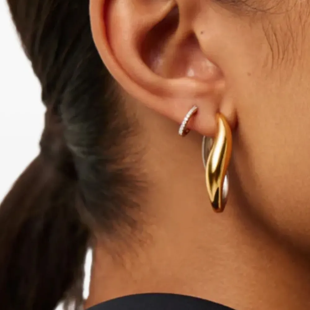 Серьги-кольца с двухцветным дизайном