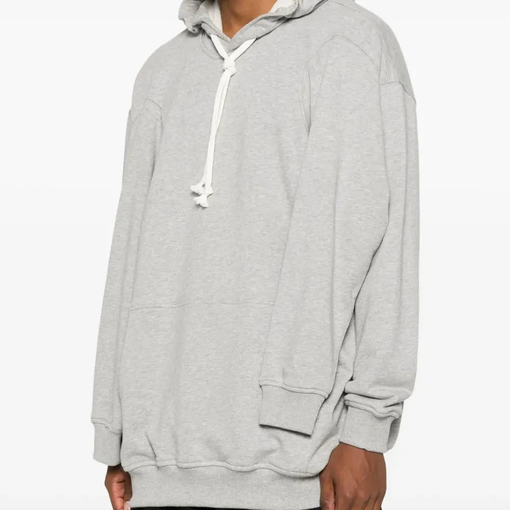 Толстовка с капюшоном и карманом