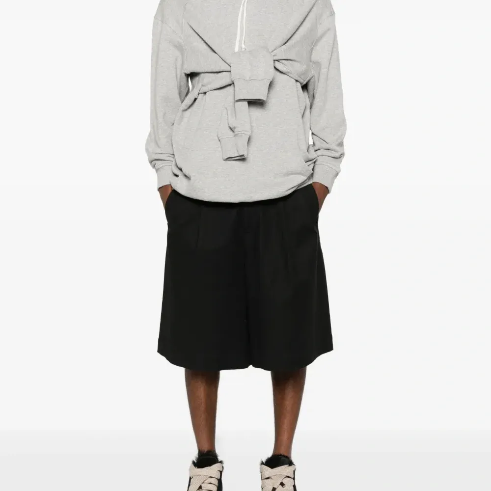 Толстовка с капюшоном и карманом