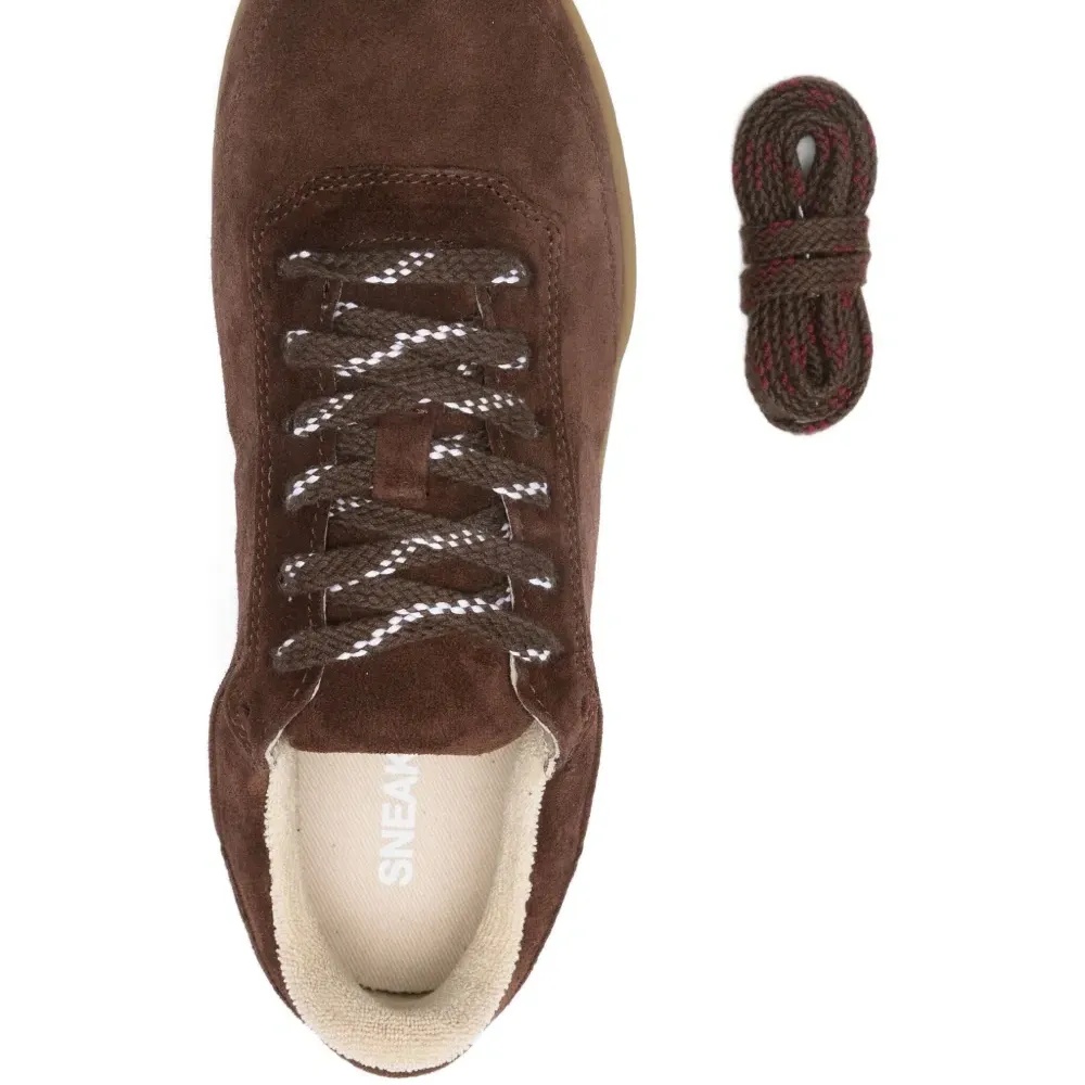 Замшевые кроссовки на шнуровке