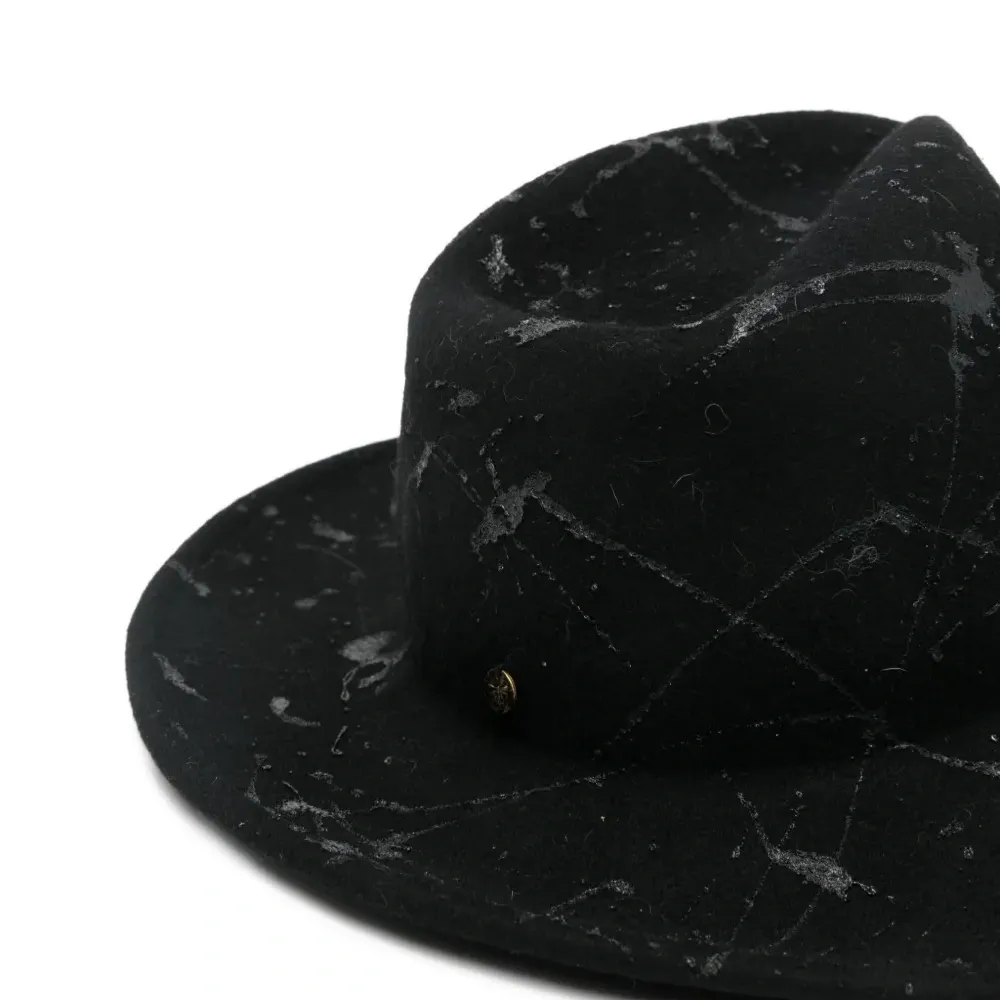 Федора с эффектом растрескавшейся краски