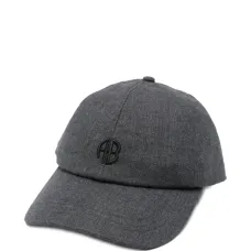 Бейсболка с вышитым монограммой