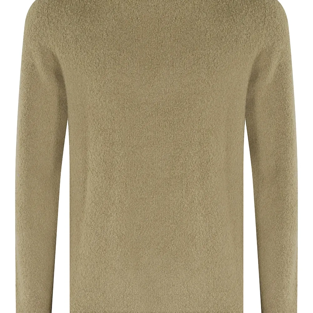 Свитер с круглым вырезом