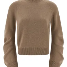 Свитер с круглым вырезом