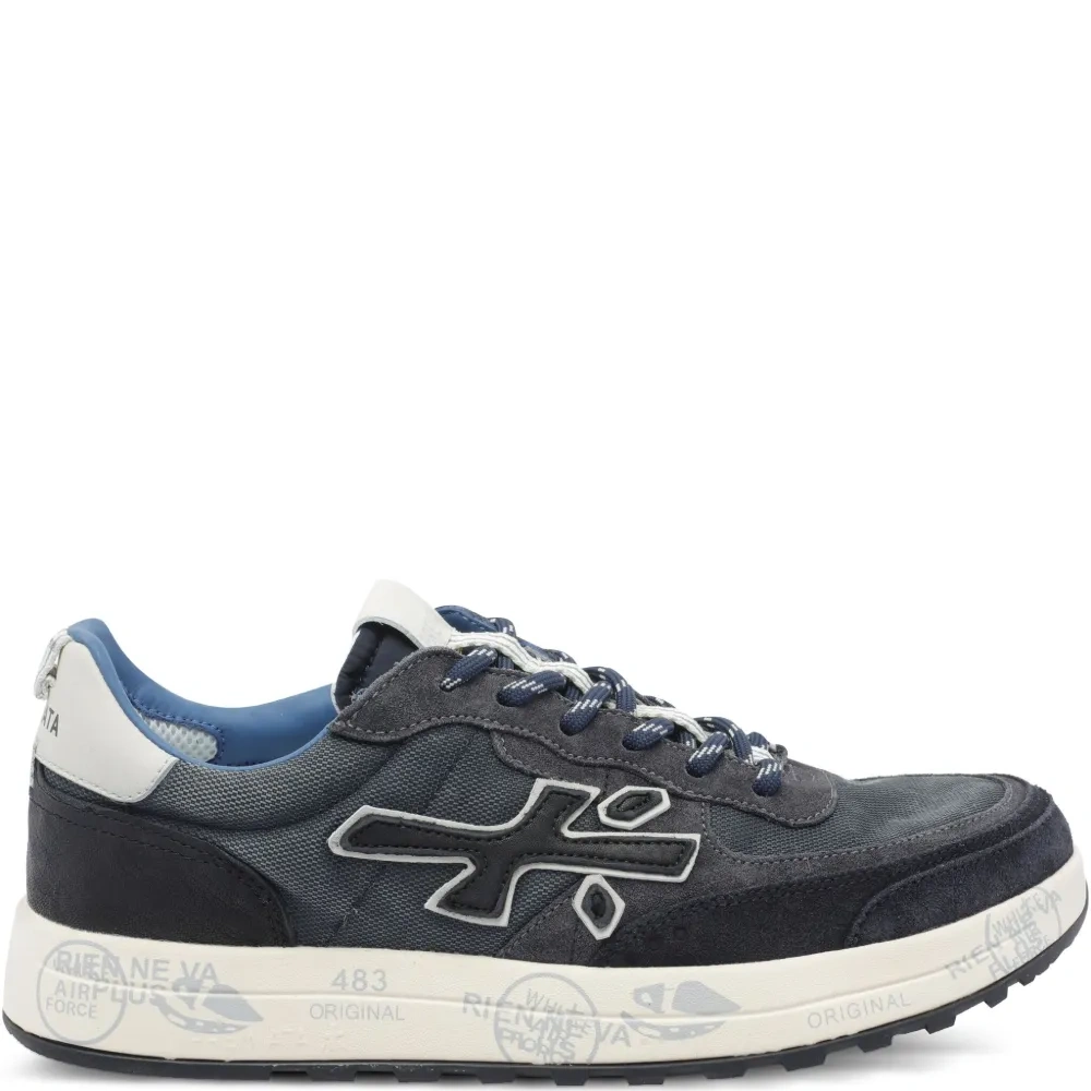 Кроссовки Nous на шнуровке