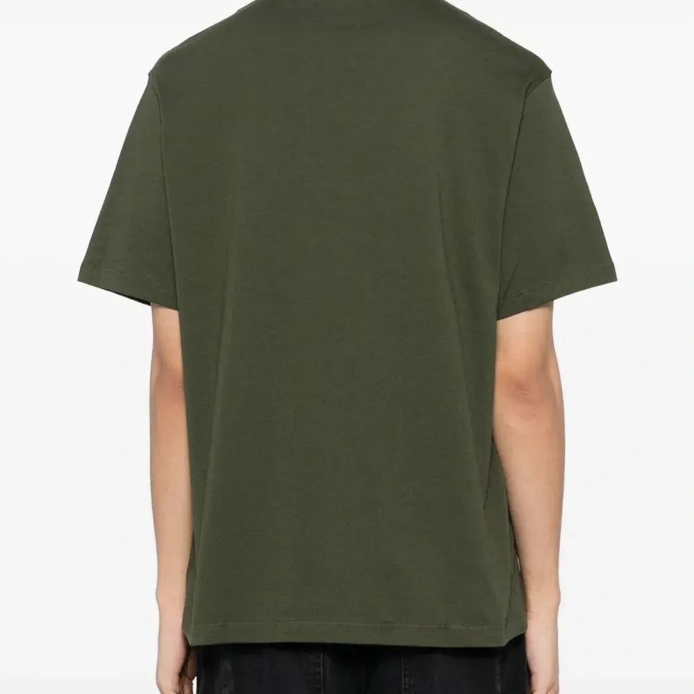 Футболка с тиснётым логотипом