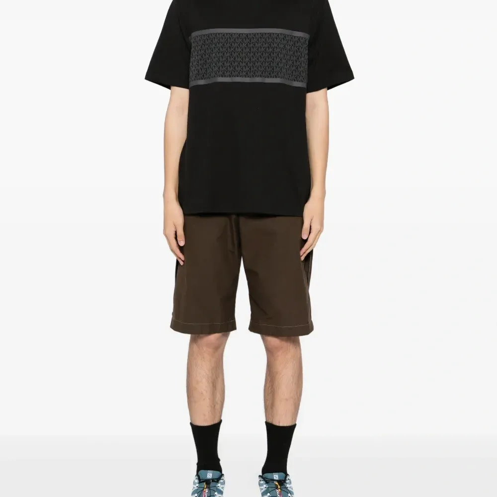 Полосатая футболка