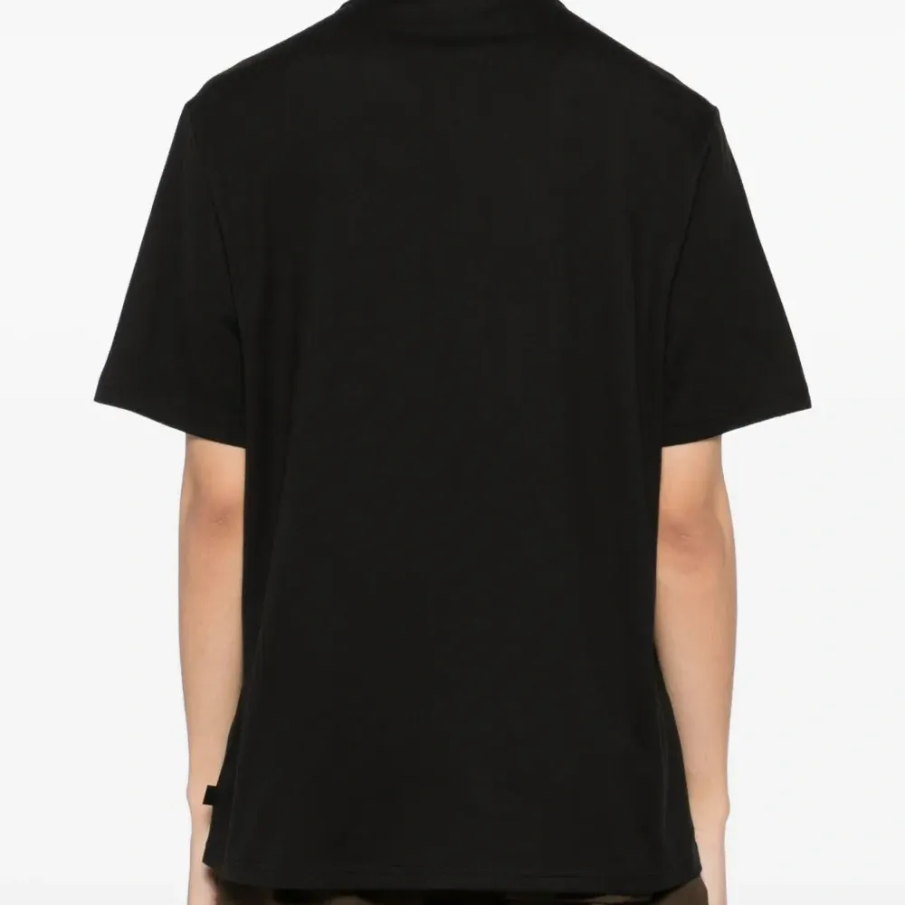 Полосатая футболка