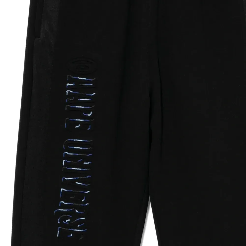 Брюки с вышитым логотипом