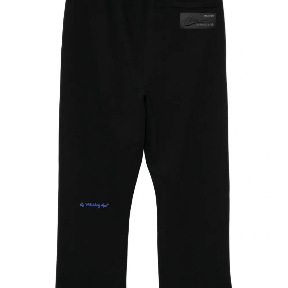 Брюки с вышитым логотипом