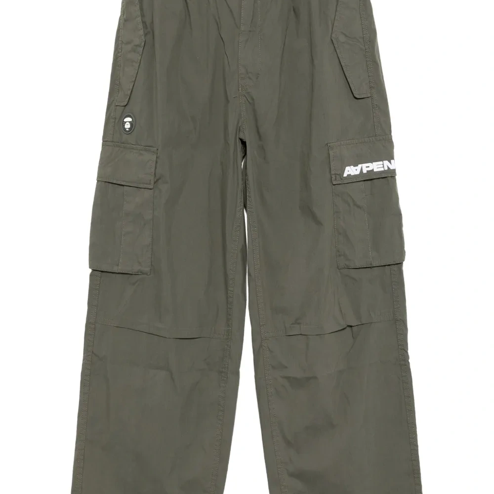 Брюки с нашивкой-логотипом