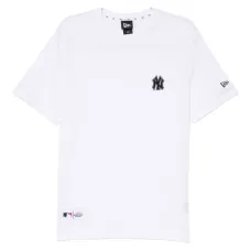 Футболка с нашивкой-логотипом