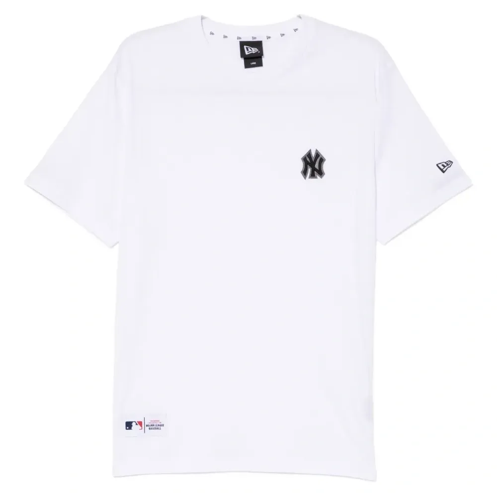 Футболка с нашивкой-логотипом