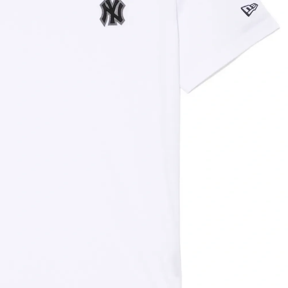 Футболка с нашивкой-логотипом