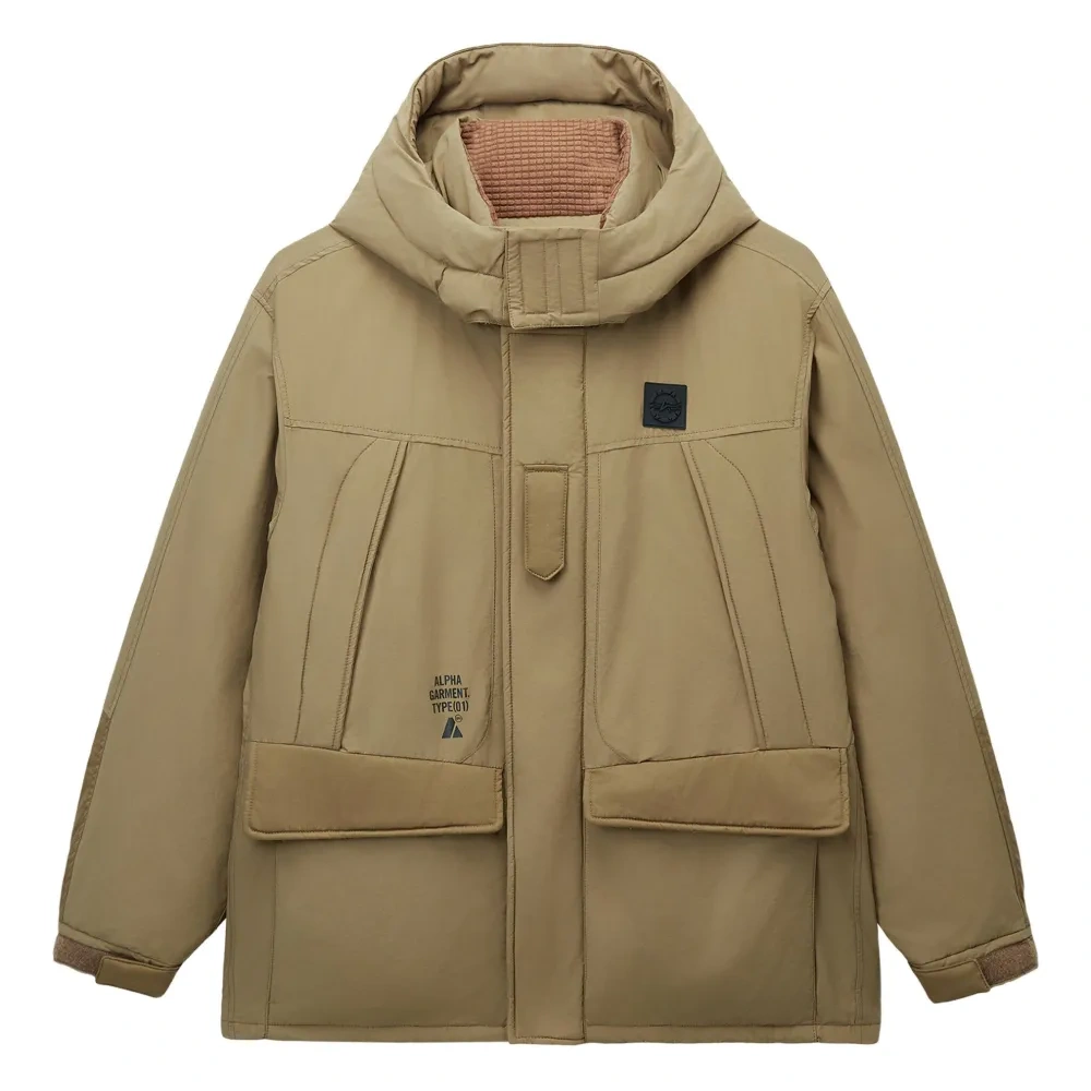 Куртка с капюшоном и накладными карманами