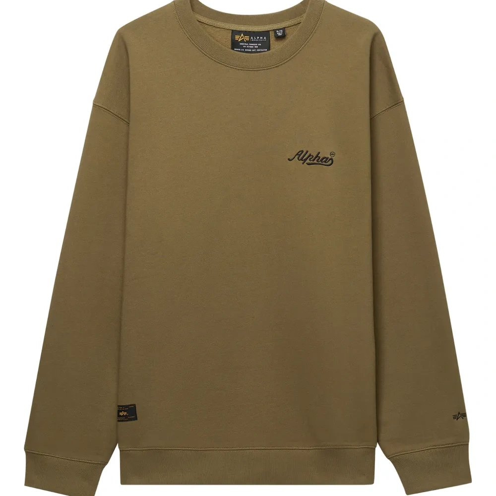 Свитшот с вышитым логотипом и круглым вырезом