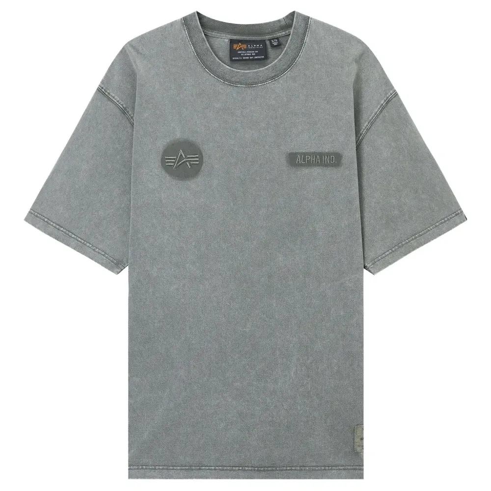 Футболка с вышитой нашивкой-логотипом