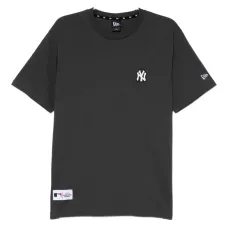 Футболка с нашивкой-логотипом